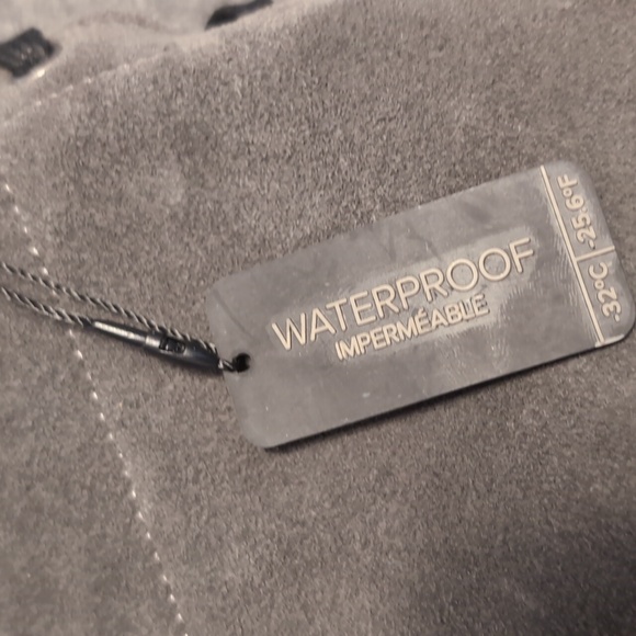 Brand New and never worn Adjustable Snowy Owl Manitoba Mukluks - Picture 6 of 11